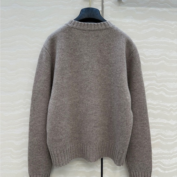 Ralph Lauren Gray Sweater with Bear Design - Picture 9 of 9